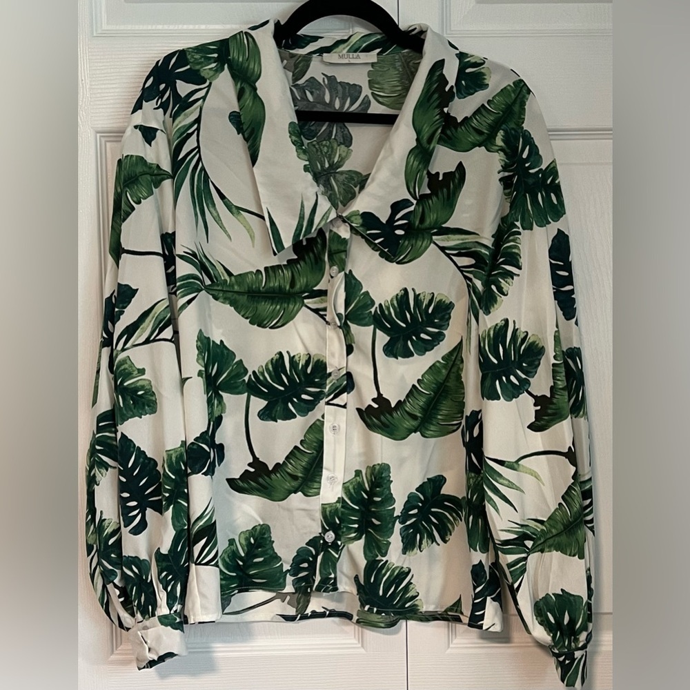 Mulla Green Leaf Button-Front Long Sleeved Women’s Top